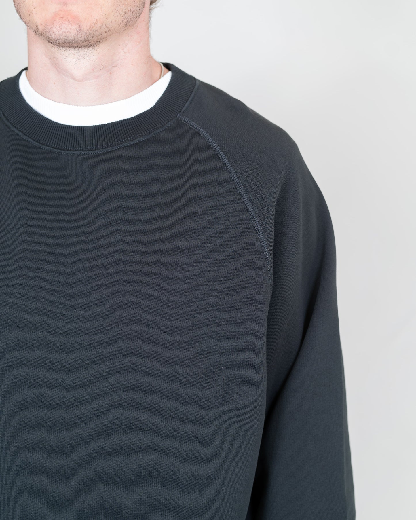 RAGLAN SWEATER (CHARCOAL)