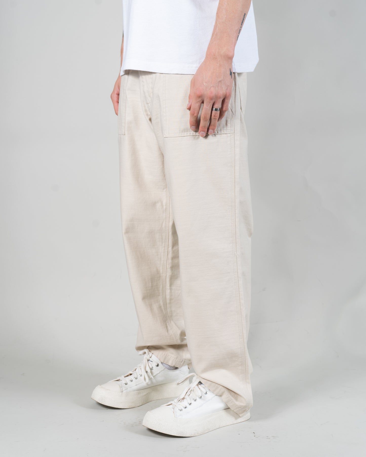 BACK SATIN FATIGUE PANTS (CREAM)